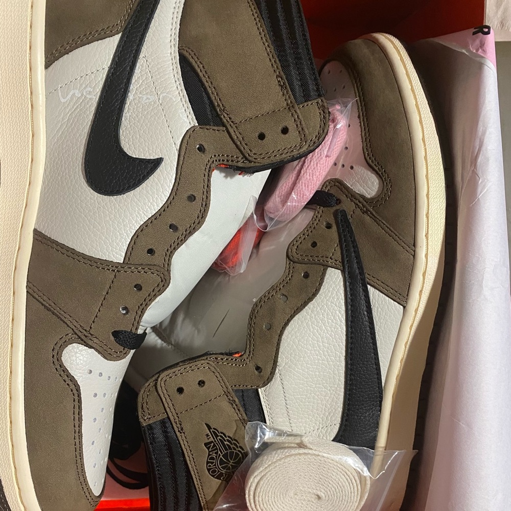 Jordan 1 retro high Travis Scott